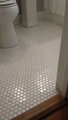 تازه سازی کف حمام: چگونه رنگ دوغاب خود را تغییر دادم