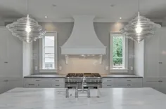 آشپزخانه سفید با کاشی های آجر خاکستری - انتقالی - آشپزخانه