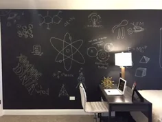 اتاق کودکان و نوجوانان با مضمون علمی با دیوار تخته سیاه