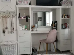 بلوک از واحدهای IKEA برای ساختن تختخواب و میز آرایش باورنکردنی برای همسر استفاده می کند