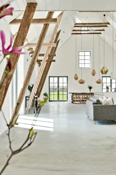 Cette maison loft à la dcoration minimaliste is installée dans des granges anciennes - PLANETE DECO دنیای خانه ها