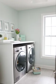 یک اتاق خشکشویی سفید و نعنایی زیبا و کاربردی -