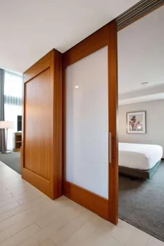 هتل سوئیت |  دیوارهای کشویی ، درب ها ، و تقسیم کننده اتاق |  ریدور