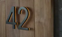 شماره های خانه برنز مدرن Luxello روشن شده است