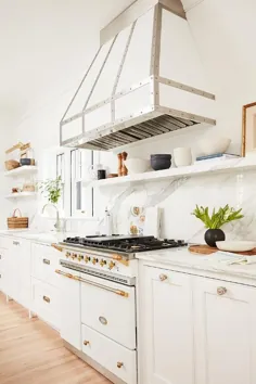 هود سفید با تسمه های استیل - انتقالی - آشپزخانه