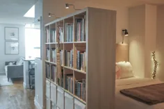 9 فضای کوچک که اثبات می کنند کتابخانه ها بهترین تقسیم کننده اتاق هستند