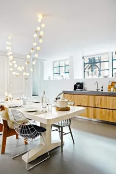 آیا شما از یک رشته چراغ به عنوان منبع نور میز اصلی آشپزخانه خود استفاده می کنید؟
