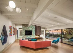 یک طبقه در دهه 1960 خانه ای به سبک رنچ در کالیفرنیا بازسازی شد