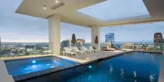 داخل گرانترین اجاره آپارتمان لس آنجلس - یک پنت هاوس دو طبقه با استخر پشت بام گرم و ماهانه 100000 دلار