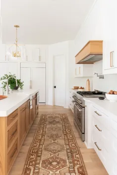 آشپزخانه سفید با دونده پرنعمت