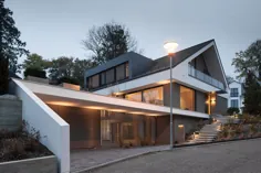 خانه تک خانوادگی Puristic با سقف شیروانی