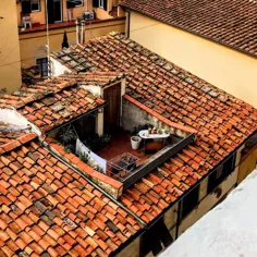تراس دنج روی سقف در فلورانس ، ایتالیا