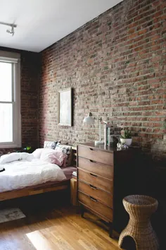 به این 21 اتاق خواب شگفت انگیز با دیوارهای آجری نمایان نگاه کنید