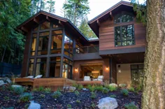خانه درخشان دریاچه ای عناصر مدرن را با سبک سنتی مونتانا ترکیب می کند