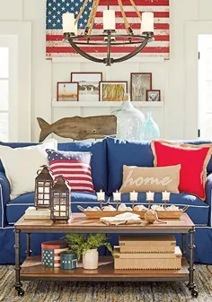 اتاق نشیمن دریایی با مبل آبی و هنر پرچم میهنی |  خرید نگاه کنید