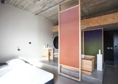 یک حمام صورتی و سبز در آمستردام ، وان مخصوص ژاپنی - Remodelista