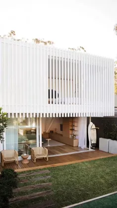 نمای بیرونی خانه ساحلی مدرن اقیانوس ساحلی سفید چوبی جدید خانواده تابستانی نمکی بادی آفتابی ساحل