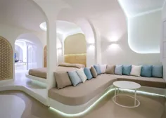 طراحی داخلی صاف و منحنی برای هتلی در سانتورینی