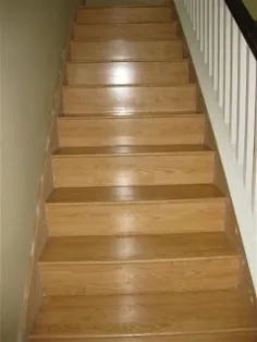 پله های ورقه ورقه ای رنگ سفید با فرش فرش