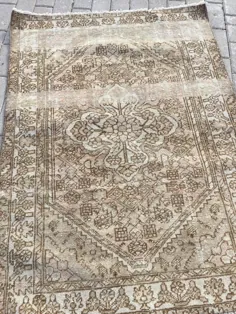 فرش پرنعمت ایرانی / فرش ایرانی شرقی / تزیین بوهو |  اتسی