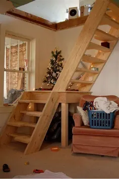 Eine Dachbodenleiter ist eine einziehbare Treppe، die von der Decke zum... #d، #Dachbodenleit ...