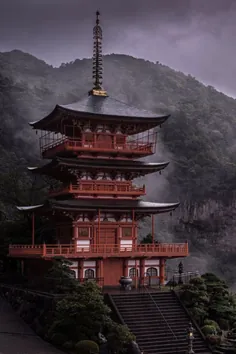 در یک فصل بارانی، یک عکاس تصاویری شبیه به نقاشی از ژاپن می گیرد