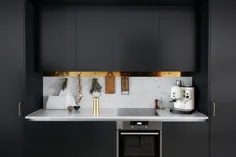 آشپزخانه به رنگ مشکی ، برنجی و مرمر - طراحی COCO LAPINE