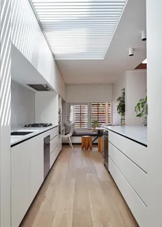 MAKE Architecture صفحه های الوار کشویی ژاپنی را برای نوسازی یک خانه استرالیایی اقتباس کرده است