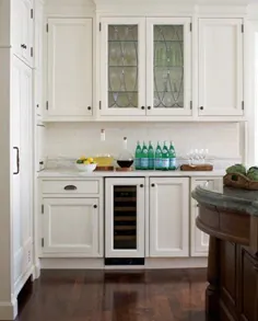 ایده های بهسازی منزل - کابینت های آشپزخانه سفید با درهای شیشه ای