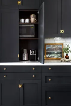 جبهه های کابینت شیکر بلند ، تاریک و زیبا DIY توسط Semihandmade این آشپزخانه ویکتوریایی را کامل کنید
