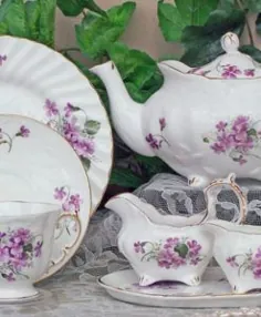 ست چای الیزابت خاکستری بنفش Bone China توسط هیرلوم - The Teapot Shoppe، Inc.