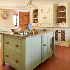 آشپزخانه سنتی سبز و خامه ای نرم |  خانه ایده آل
