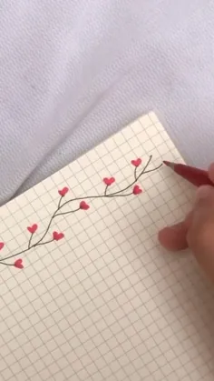 قلب‌های قرمز در دفتر نقاشی