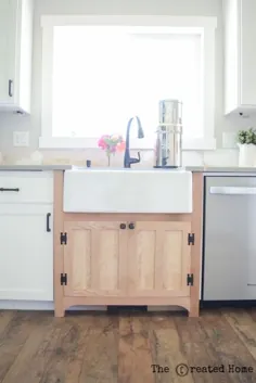 چگونه می توان جذابیت قدیمی را با یک کابینت سینک ظرفشویی ساخته شده توسط DIY اضافه کرد