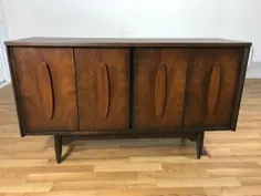 Mid Century Small Credenza توسط گاریسون