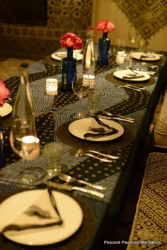 مراکش: داستانی از چیدمان میز شیک قومی در چادر ناهار خوری طاووس