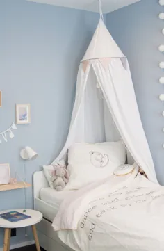 Kinderzimmer für Mädchen in hellblau - روح از طراحی پیروی می کند