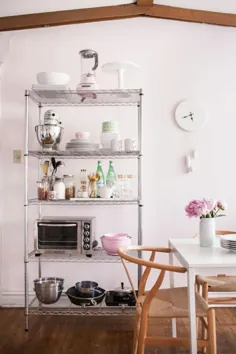 12 روش هوشمند برای استفاده از قفسه های سیم در آشپزخانه خود