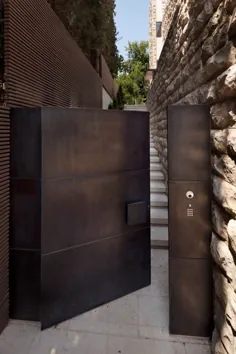 Porte d'entrée acier patiné pour transformer la maison en galerie d'art!