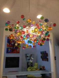 لامپ حباب های چند رنگ ، نور آویز با اندازه های مختلف حباب برای اتاق کودک یا اتاق غذاخوری.  نورپردازی بی نظیر