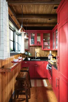 آشپزخانه - یک کابین ورود به سیستم دریاچه با سبک پرنعمت در مونتانا