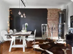نیم آجر ، نیم دیوار سیاه در یک اتاق نشیمن سوئدی - طراحی COCO LAPINE