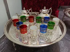 لیوان چای مراکش و سینی نقره حک شده روی قوری مراکش |  اتسی