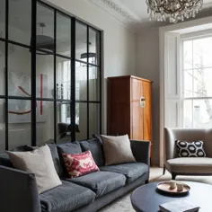 اتاق نشیمن خاکستری با دیوار روکش شیشه ای |  دکوراسیون اتاق نشیمن |  خانه ایده آل