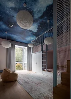در این طراحی اتاق خواب کودکان ، پله ها به فضای بازی بلندی بالای تخت و گنجه منتهی می شوند