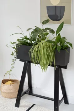 با استفاده از یک قطعه میز ارزان قیمت IKEA ، این جعبه گیاهی دوست داشتنی را ایجاد کنید  Hunker