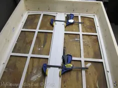 کابینت ساخته شده از درب های کمد بازسازی شده