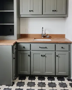 برت و کارا |  طراحی خانه در اینستاگرام: "دقیقترین عکس مخصوص پیشرفت اتاق خشکشویی ، پوشیده شده از رنگ جدید رنگ مورد علاقه ما - Pewter عتیقه از بنیامین مور.  تو باید..."