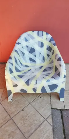 یک صندلی بیرونی فرسوده که توسط رنگ و نوار تغییر شکل یافته است - IKEA Hackers