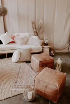 سالن مدرن ، زنگ زمین ، مراکش با الهام از چمن خشک پامپاس و فرشهای لایه ای
